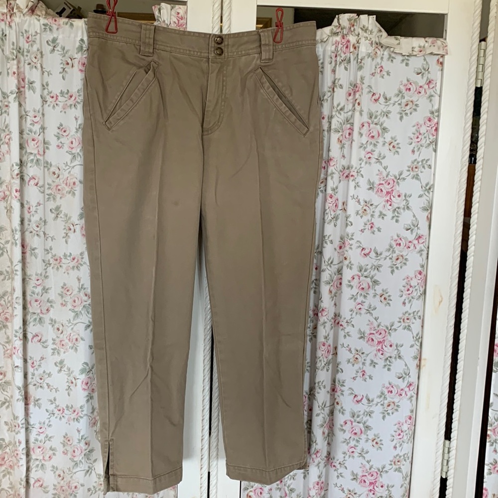Filson khaki capris. SZ 6